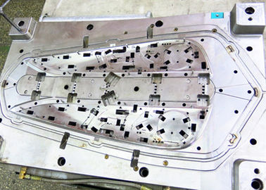 Khuôn ép nhựa bằng vật liệu PP, các bộ phận được sử dụng trong lĩnh vực ô tô.